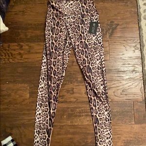Onzie leopard leggings